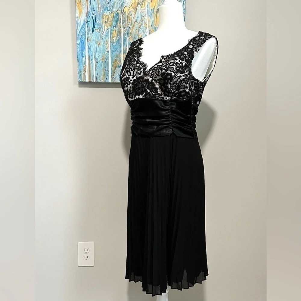 JS Boutique Dress Black Lace w Pleated Bottom Gorgeous Ruched Waist - Picture 9 of 12